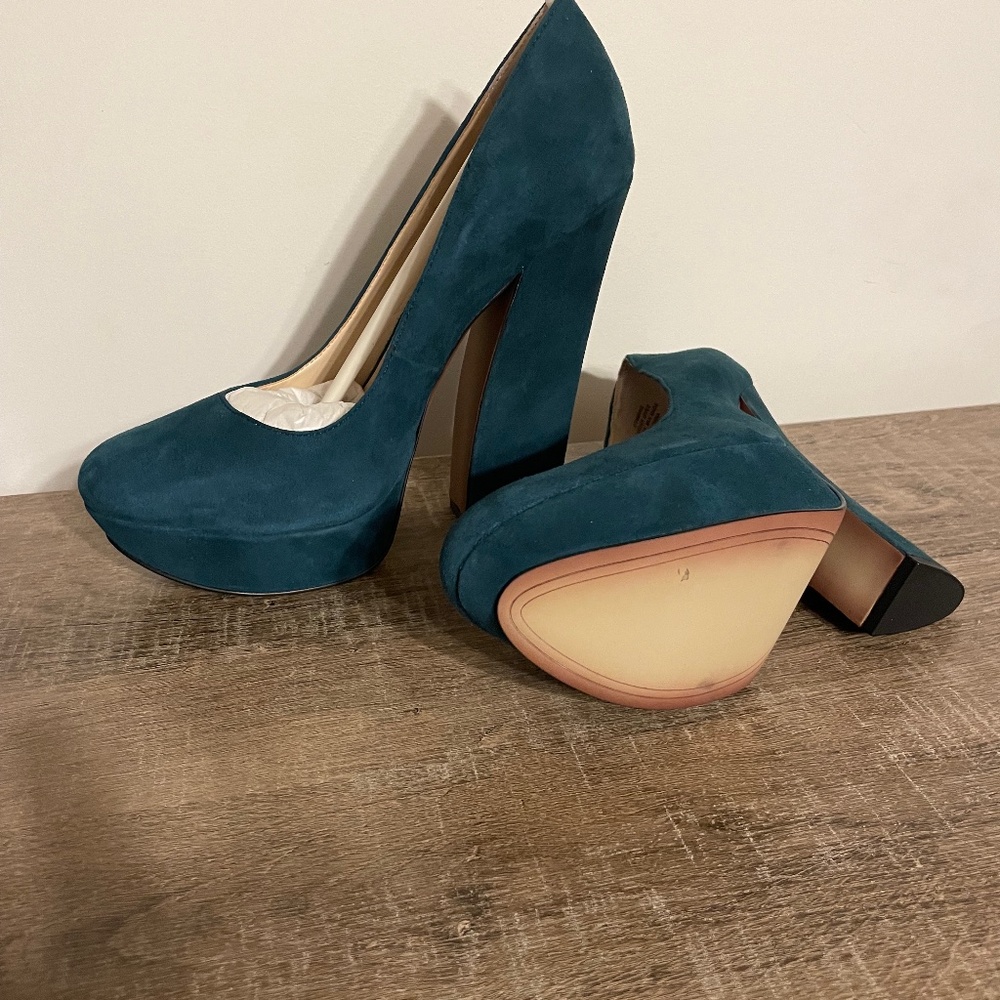 Womens size 10 BOUTIQUE 9 Brand platform heels.